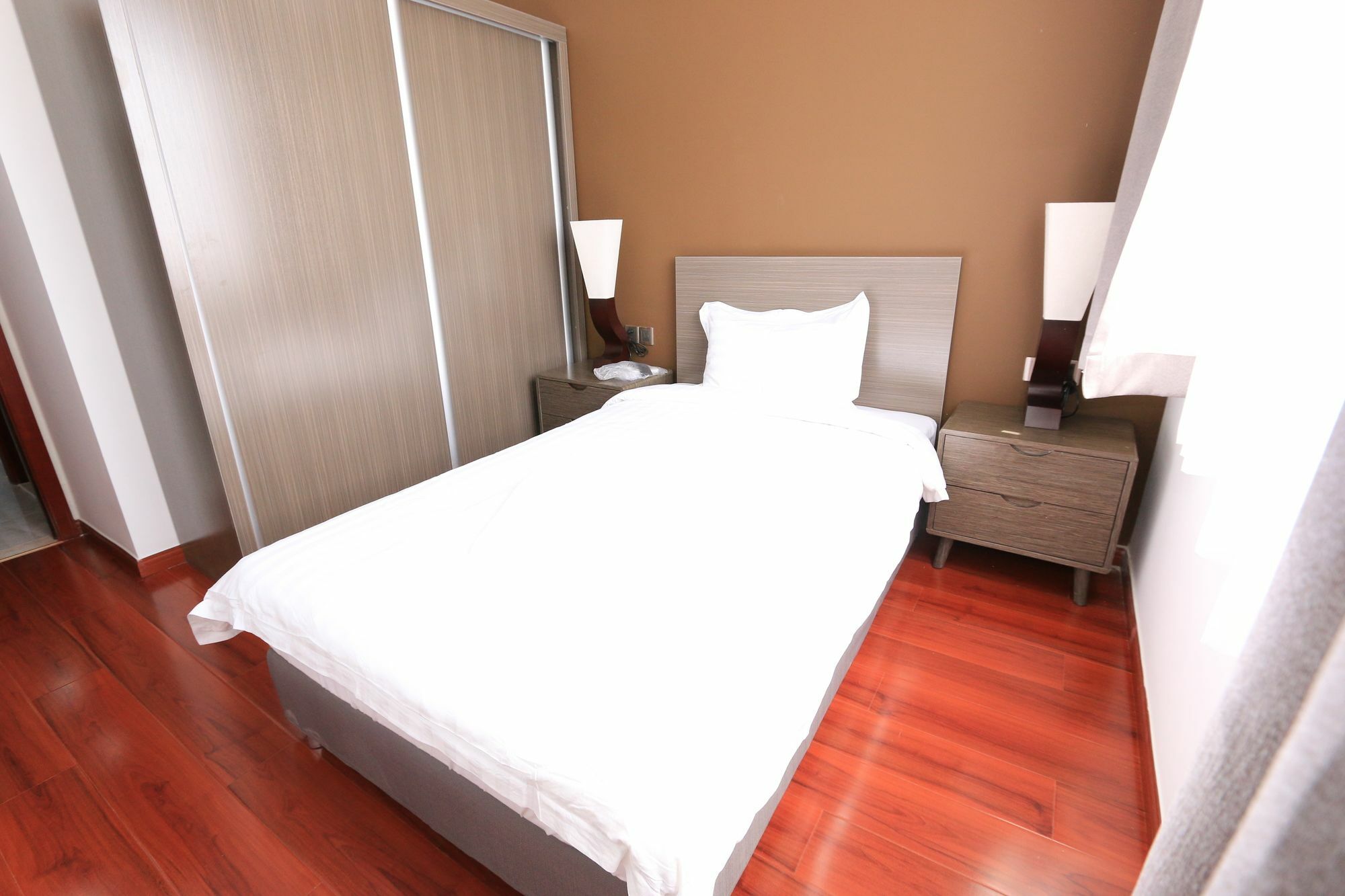 Eastland Hotel & Apartment Phnom Penh Exterior photo