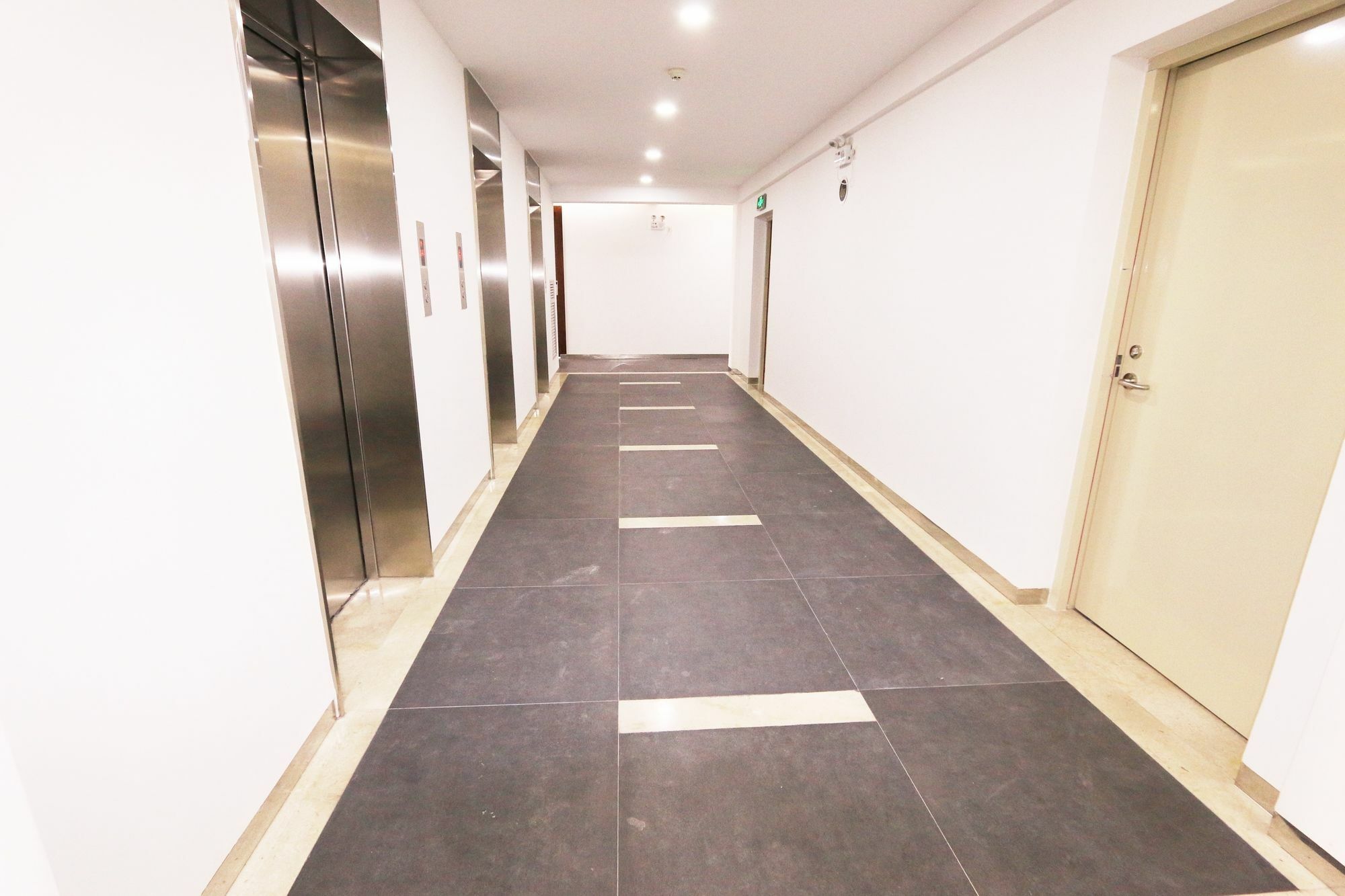 Eastland Hotel & Apartment Phnom Penh Exterior photo